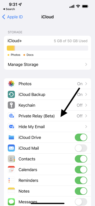 Screenshot of iPhone Settings menu, with arrow pointing to "Private Relay."